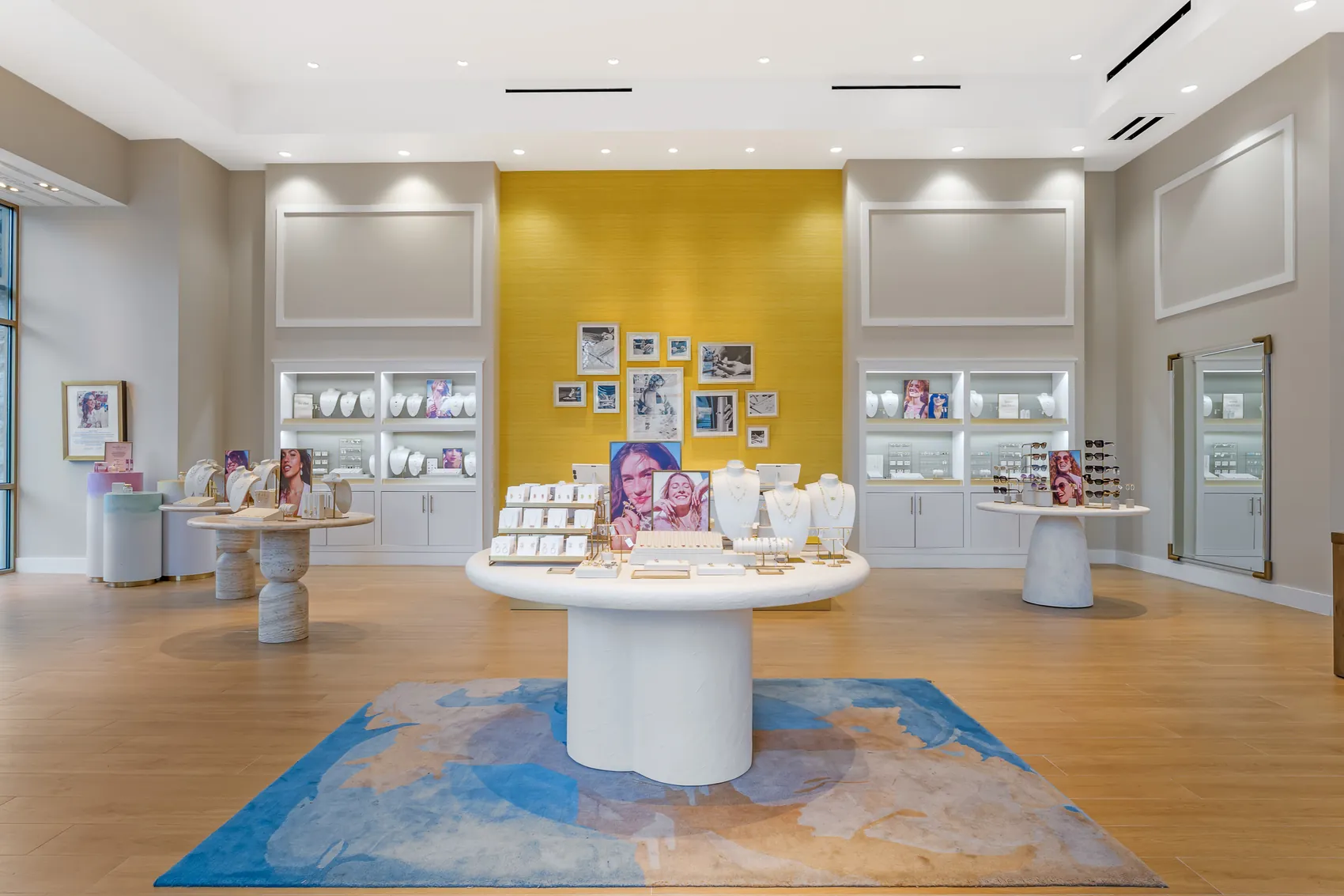 Weiss-built Kendra Scott store interior — completed retail floor